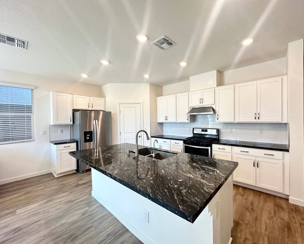 8755 Sand Verbena Ave - Photo 5 of 32