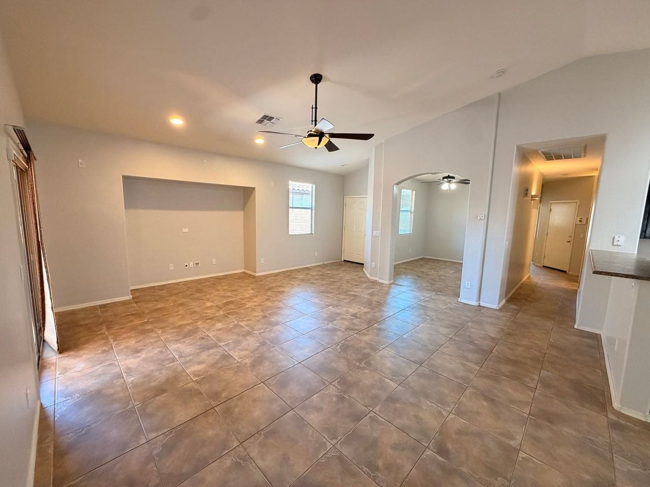 17057 W Manchester Dr - Photo 4 of 25