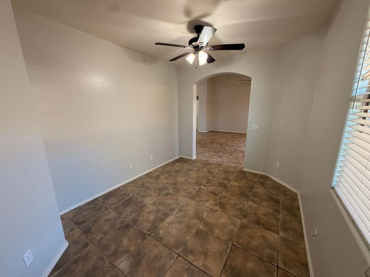 17057 W Manchester Dr - Photo 6 of 25