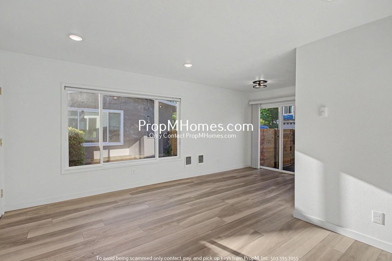 7032 N Burlington Ave - Photo 2 of 22