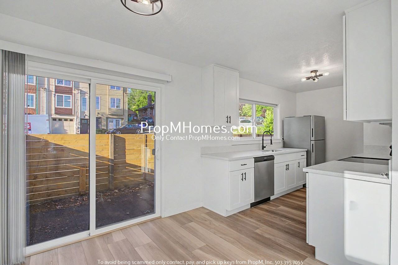 7032 N Burlington Ave - Photo 4 of 22