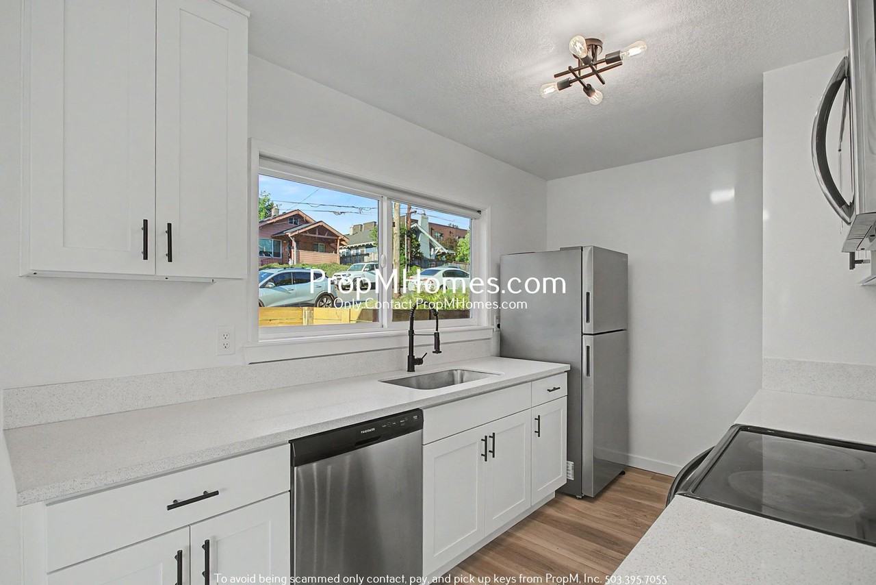 7032 N Burlington Ave - Photo 5 of 22