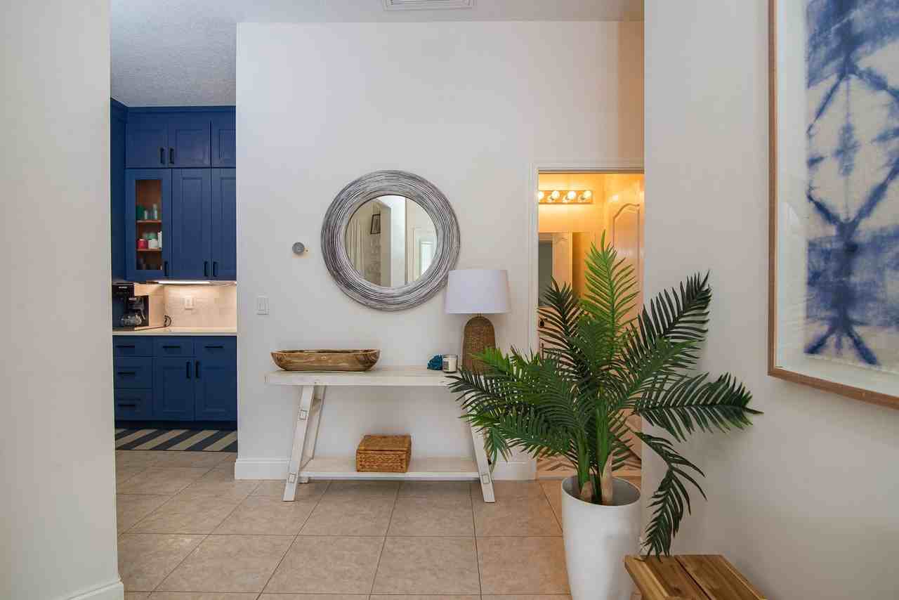 2402 Seagate Ln N - Photo 6 of 30