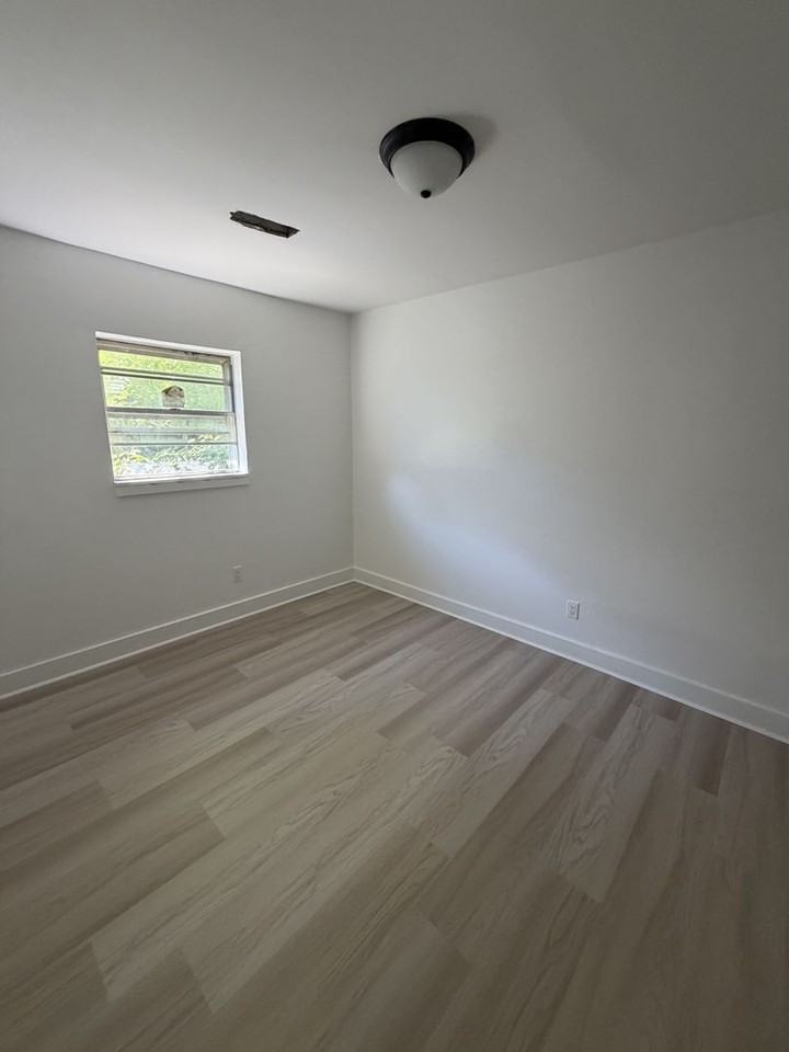 3482 Lamphier Ave - Photo 3 of 9