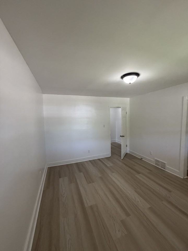 3482 Lamphier Ave - Photo 4 of 9