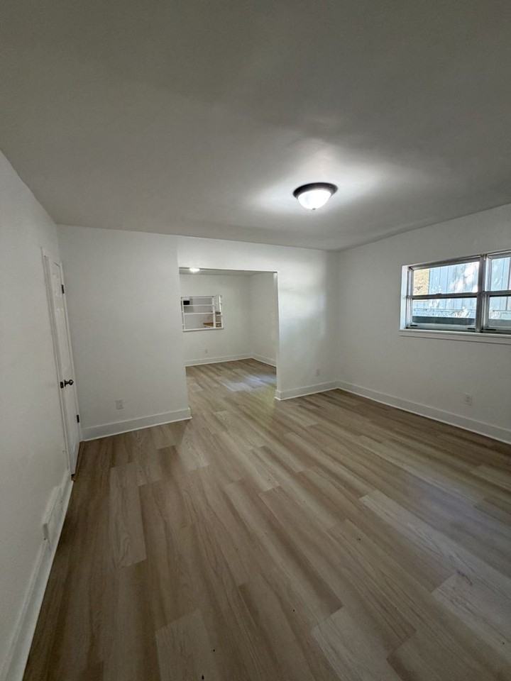 3482 Lamphier Ave - Photo 5 of 9