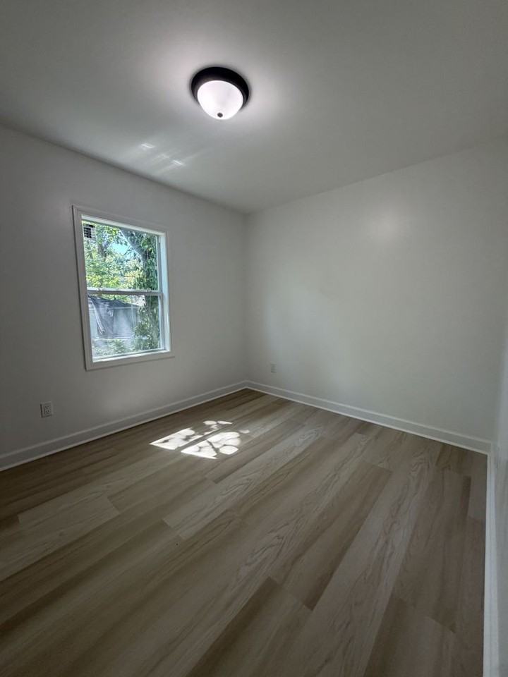 3482 Lamphier Ave - Photo 6 of 9