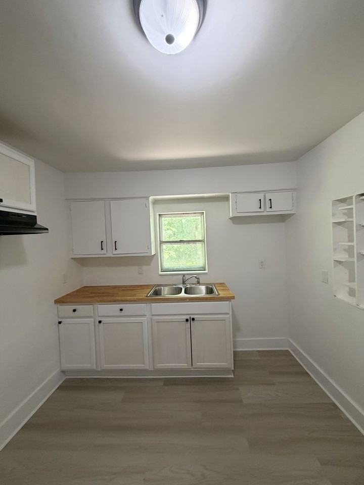 3482 Lamphier Ave - Photo 7 of 9