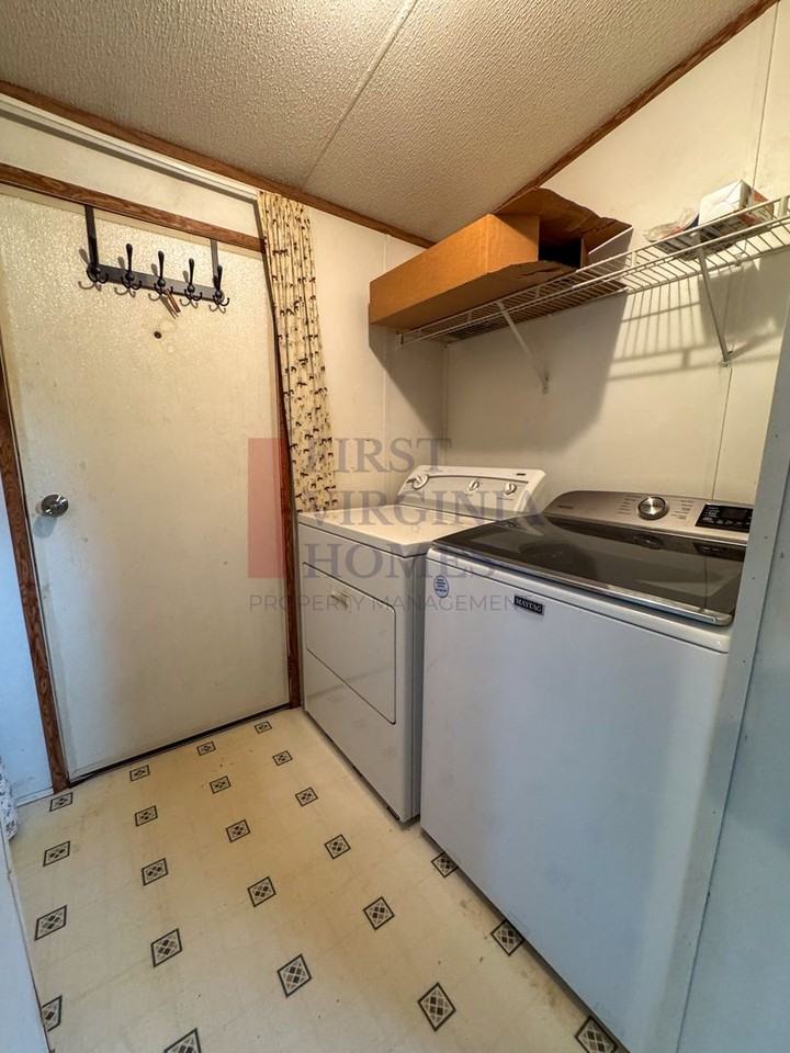 163 Wagner Pl - Photo 7 of 12