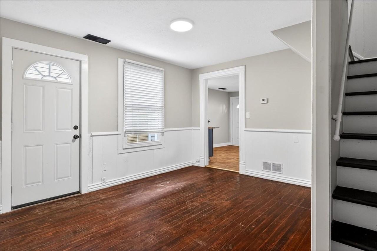 413 E Ormsby Ave - Photo 3 of 28