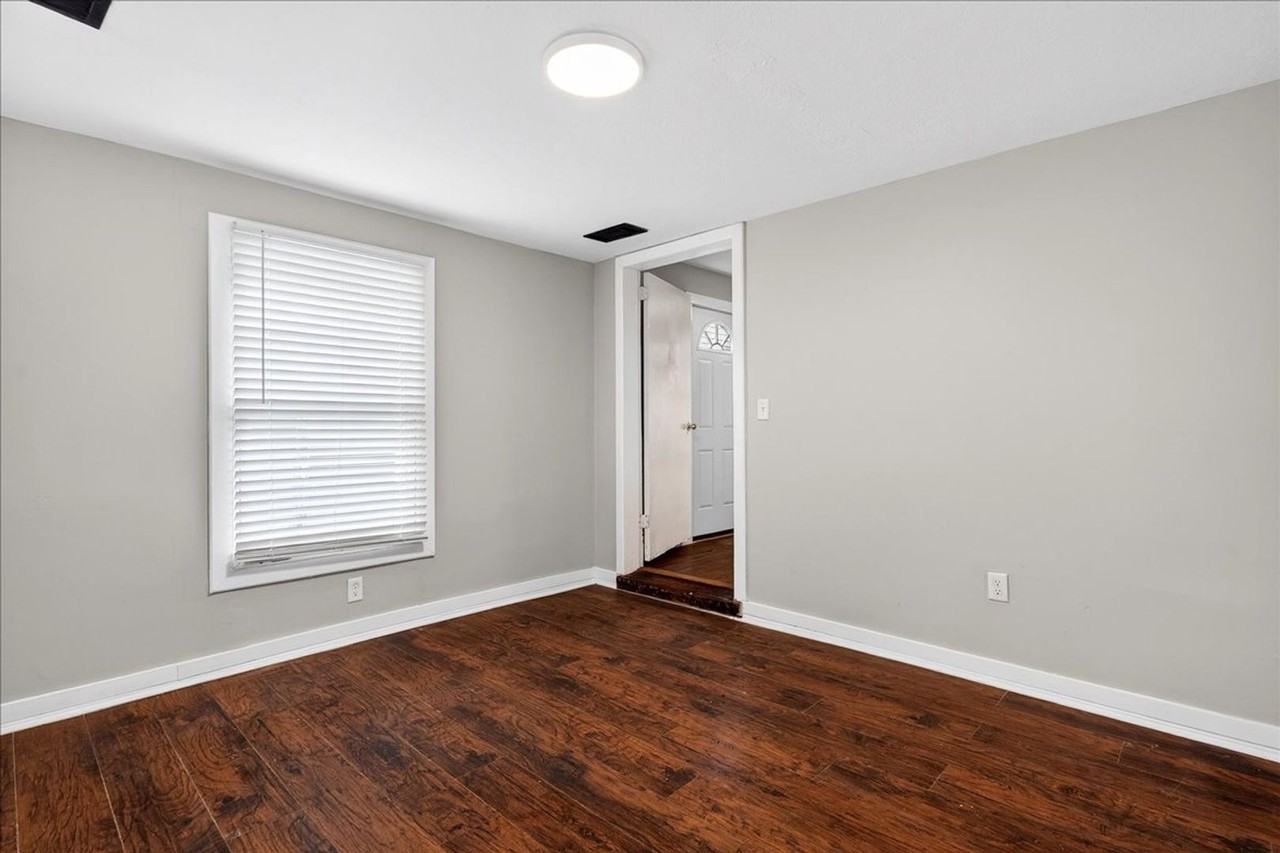 413 E Ormsby Ave - Photo 4 of 28