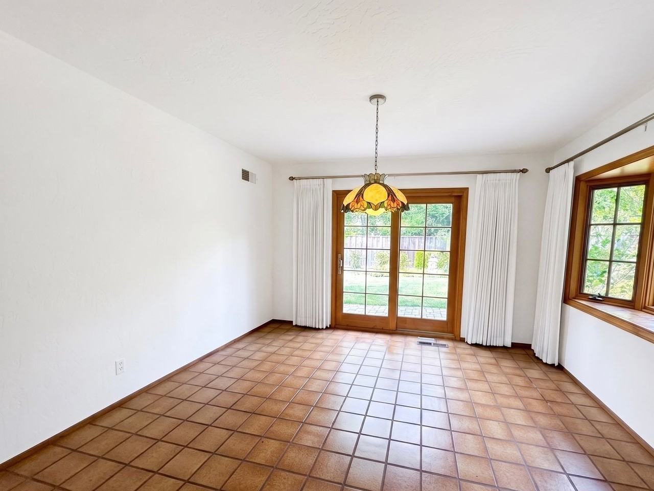 3418 Mcellen Ct - Photo 4 of 24