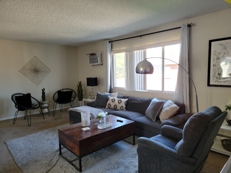 145 S 18th Ave #B - Photo 2 of 14