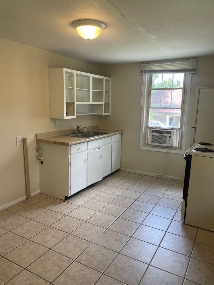706 Washington Ave - Photo 2 of 8