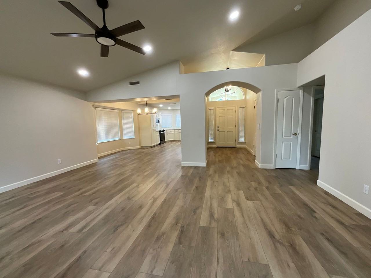 1834 E Lester Ave - Photo 6 of 25