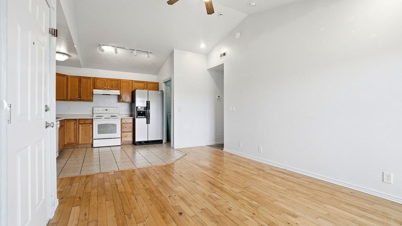 8061 W Copperfield Pl #32 - Photo 4 of 16