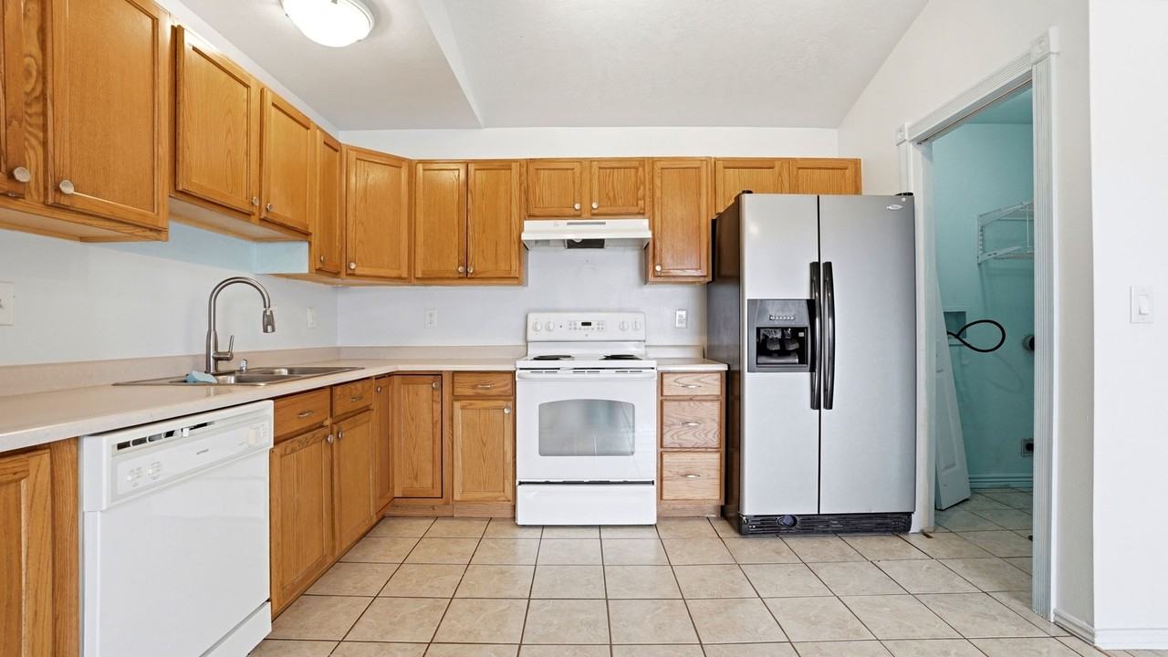 8061 W Copperfield Pl #32 - Photo 6 of 16