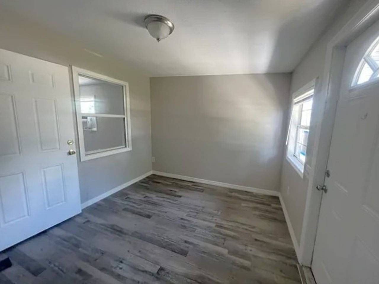 1418 Woodlawn Ave - Photo 2 of 10