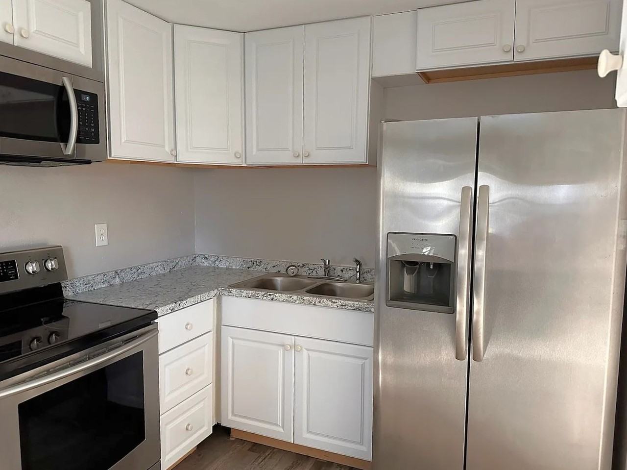 1418 Woodlawn Ave - Photo 5 of 10