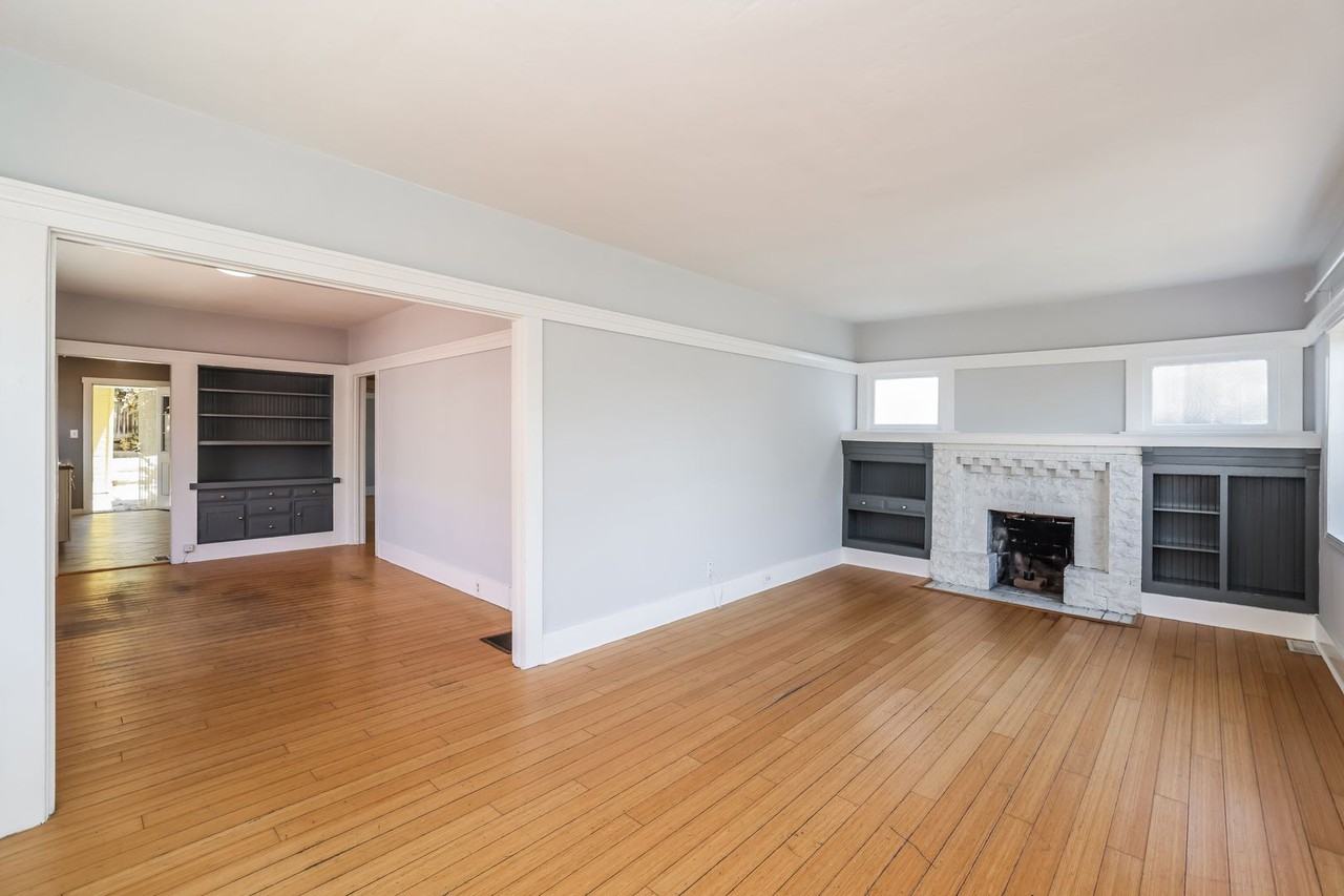 4692 Congress Ave - Photo 3 of 26