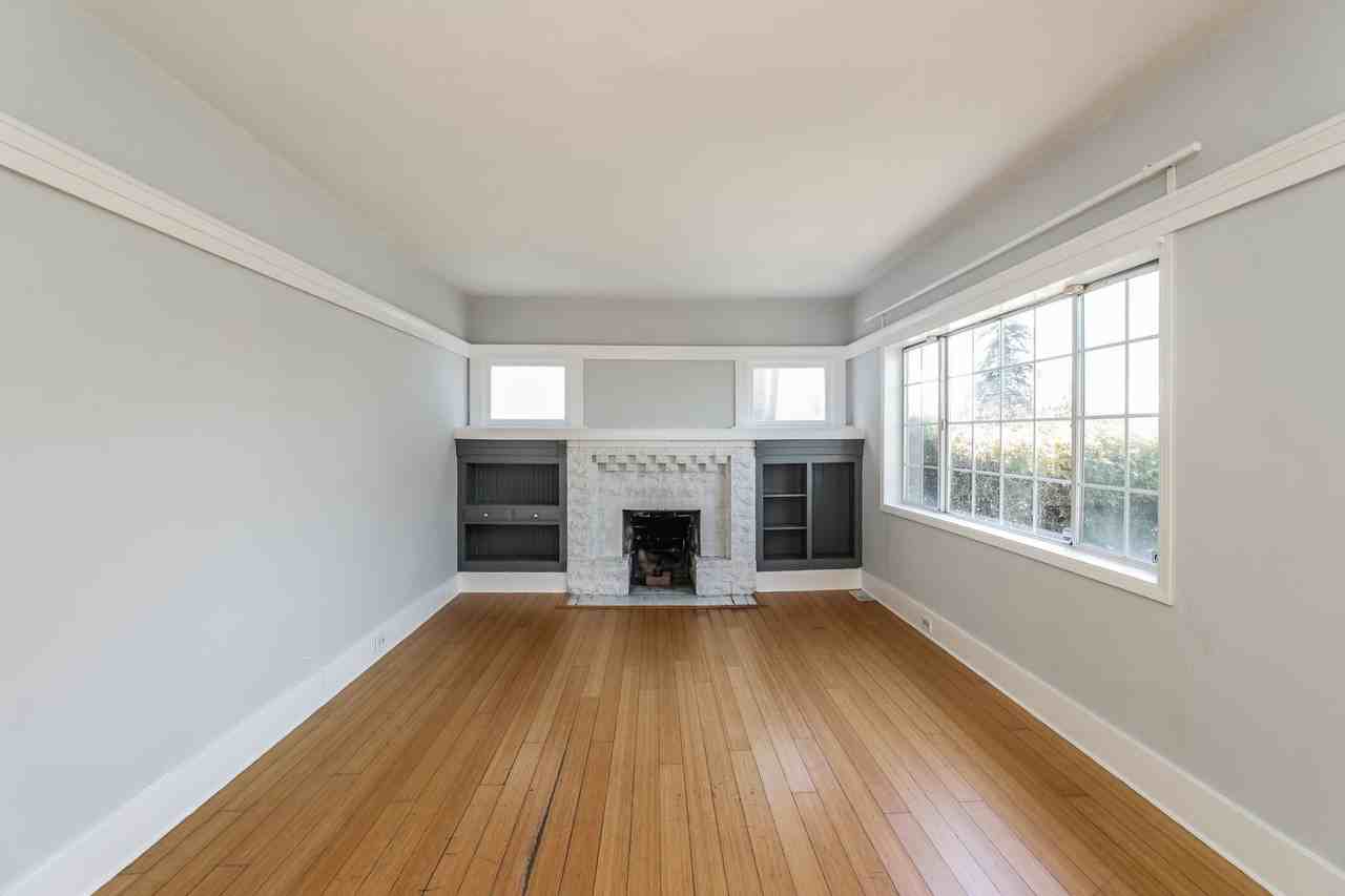 4692 Congress Ave - Photo 6 of 26