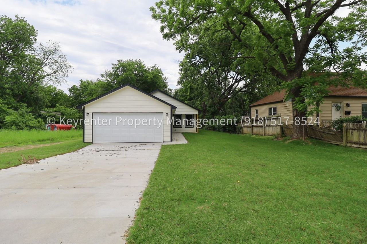 43 S Toledo Ave - Photo 2 of 34