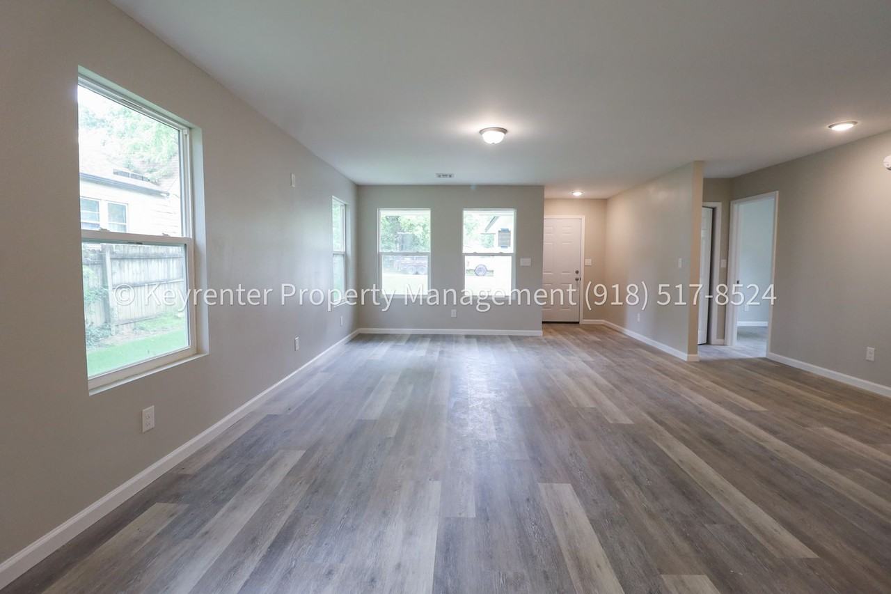 43 S Toledo Ave - Photo 7 of 34