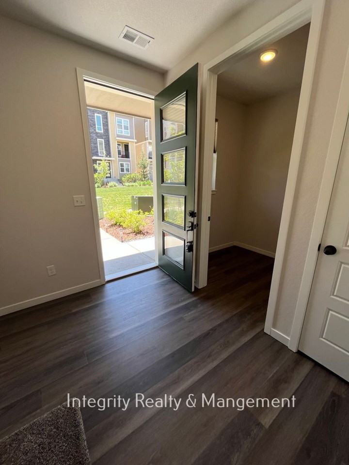 2634 Mayotte Way - Photo 4 of 28