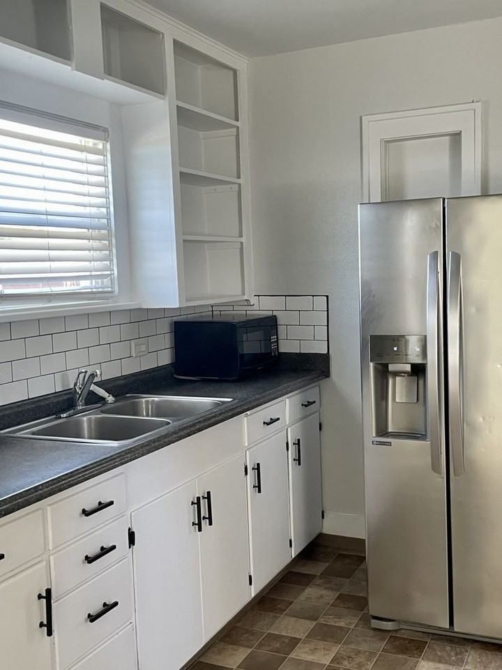1745 James St - Photo 2 of 16