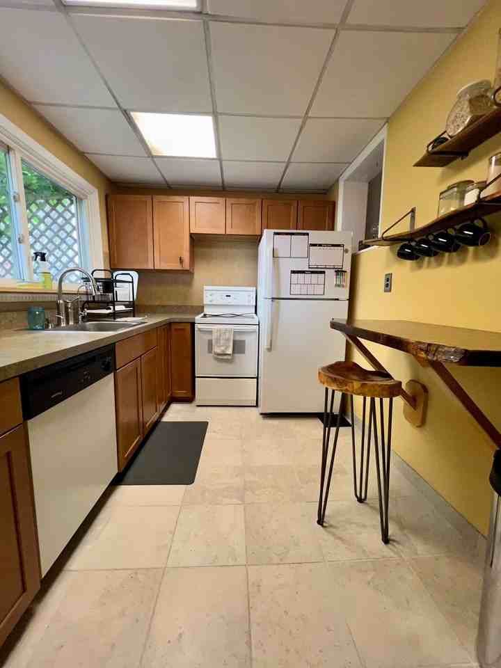 4872 Ogle St - Photo 6 of 23