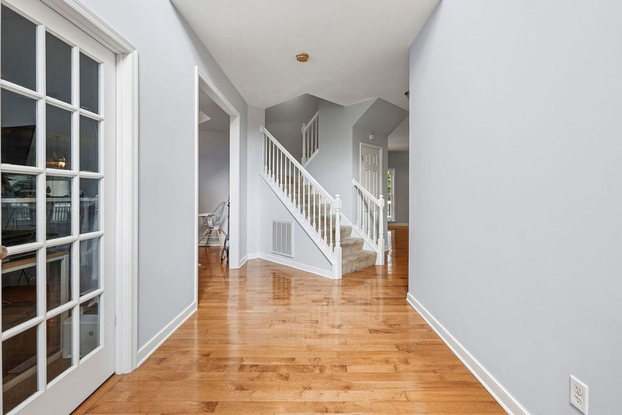 9388 Ottoway Ct - Photo 3 of 31