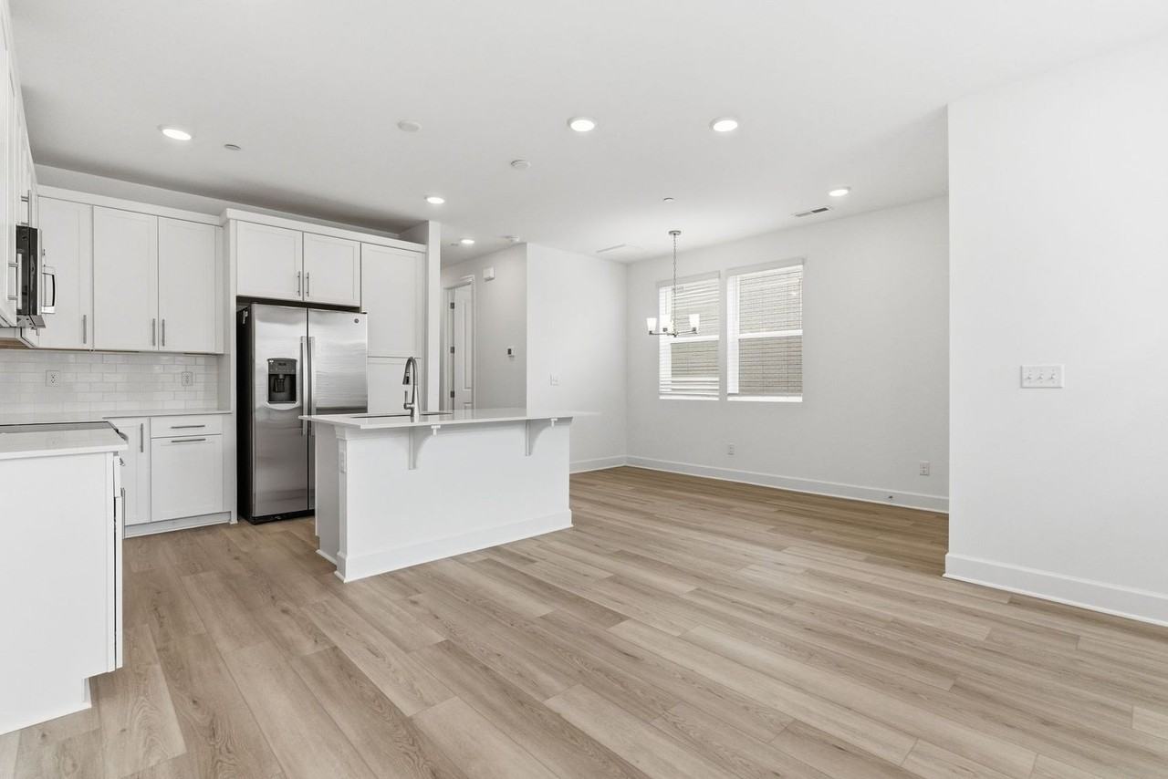 309 Lynwood Station Blvd - Photo 7 of 29