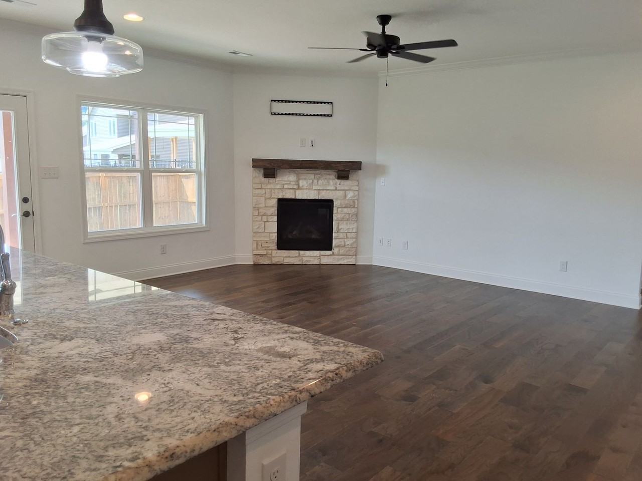 12668 Myrtle Ridge Ln - Photo 5 of 23