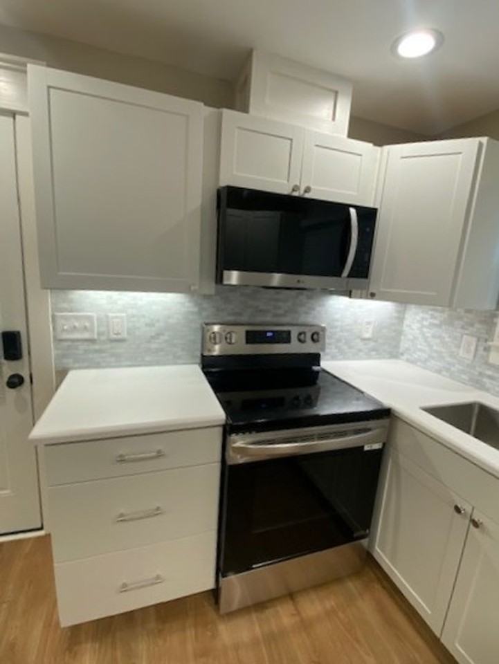 135 Lakeview Ave - Photo 4 of 15