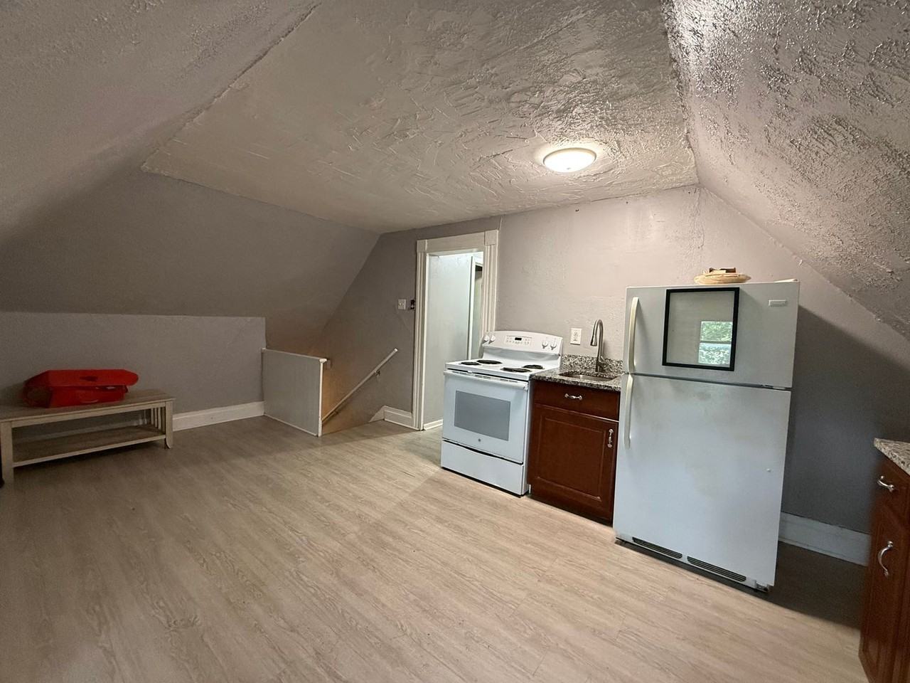 306 Broadway Ave - Photo 2 of 11