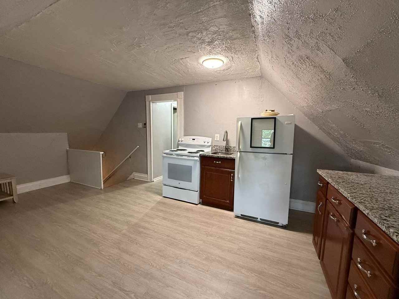 306 Broadway Ave - Photo 5 of 11