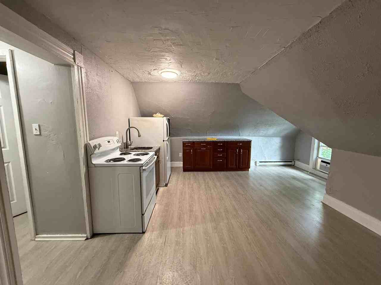306 Broadway Ave - Photo 7 of 11