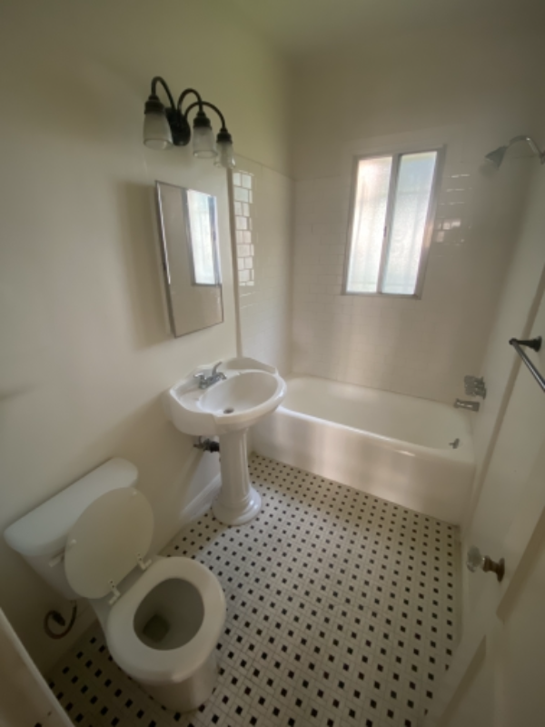 622 N Plymouth Blvd #9 - Photo 5 of 10
