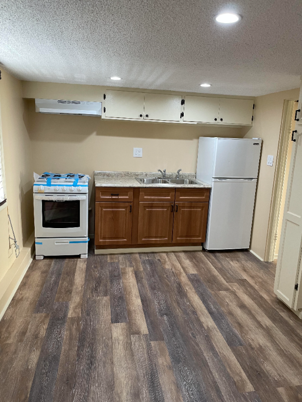 504 W Hillsdale St - Photo 2 of 5