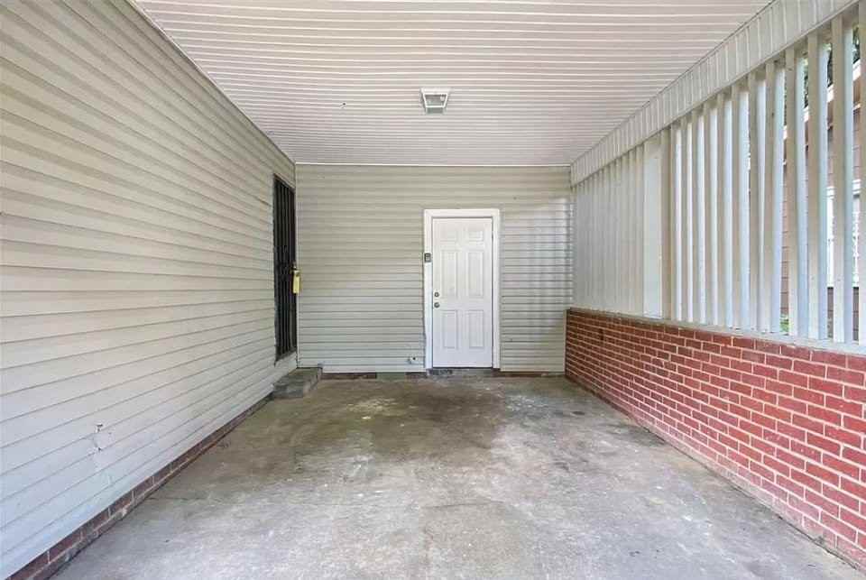 528 Daniel Cir - Photo 2 of 12