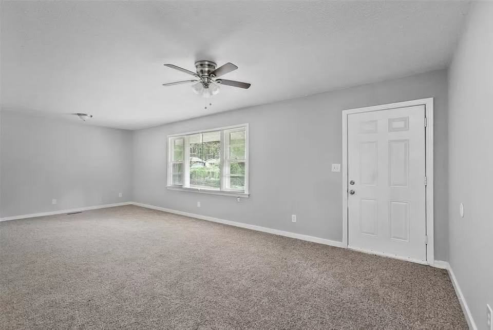 528 Daniel Cir - Photo 3 of 12