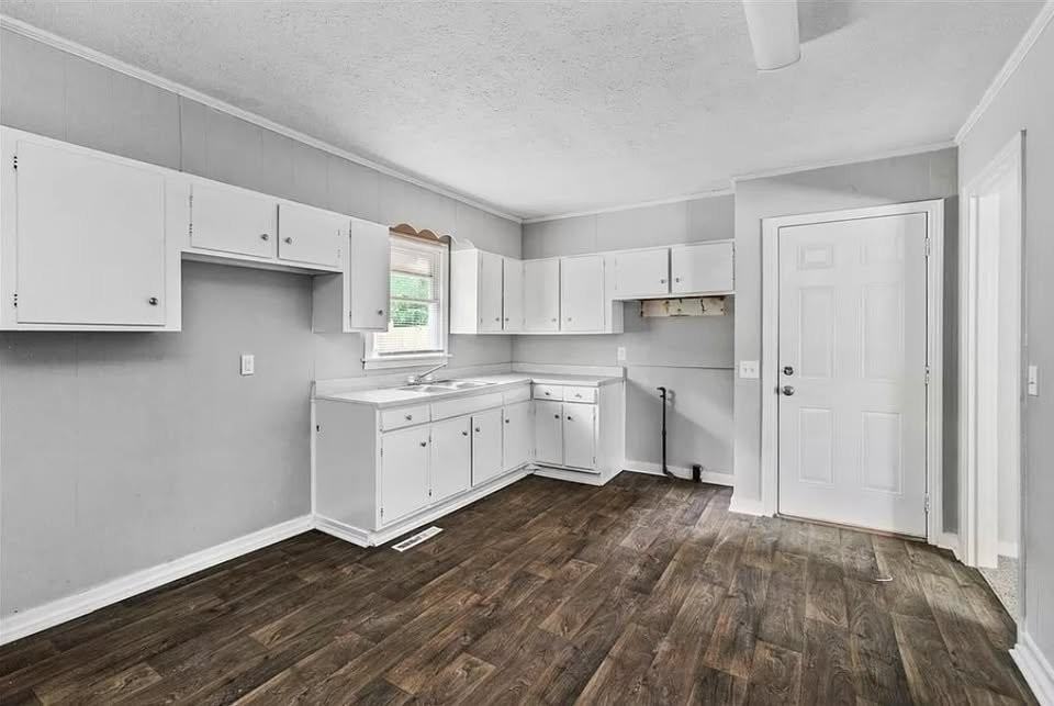 528 Daniel Cir - Photo 7 of 12