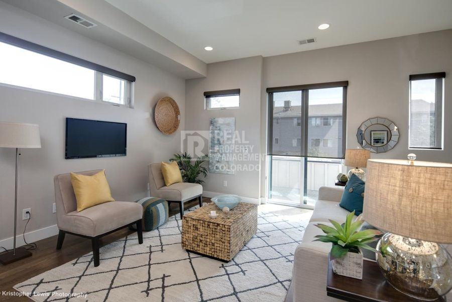 2415 Decatur St - Photo 2 of 24