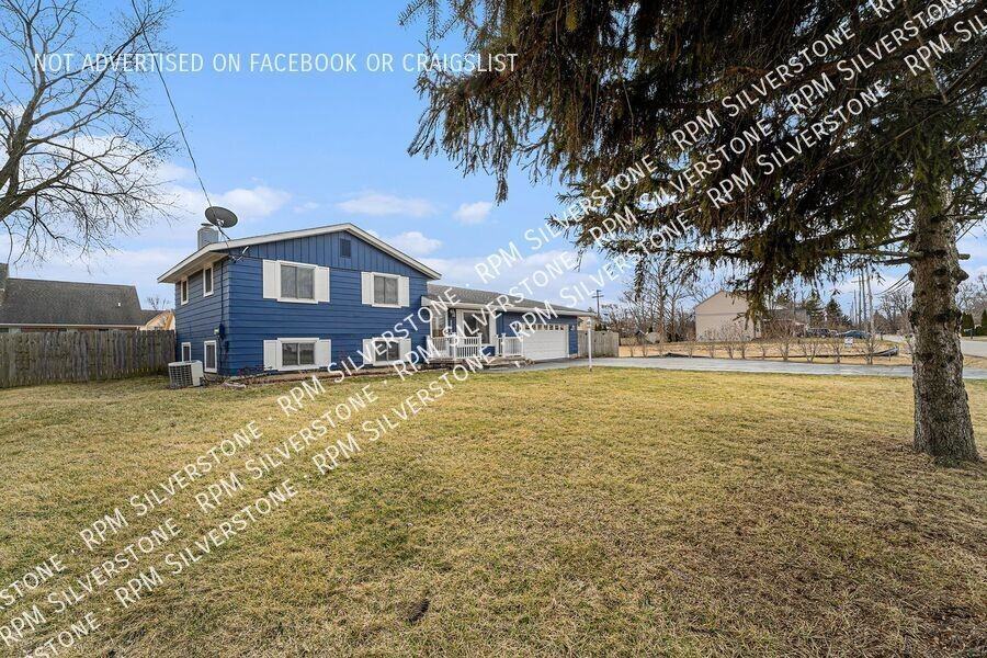 2226 Orpington Dr - Photo 3 of 16