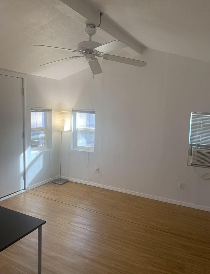 220 E Home St #C - Photo 2 of 9