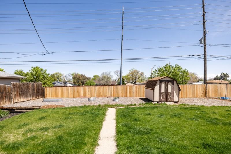 10516 Pearl St - Photo 4 of 19
