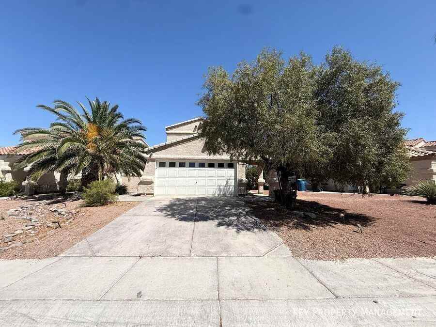 2066 Waverly Cir - Photo 2 of 34