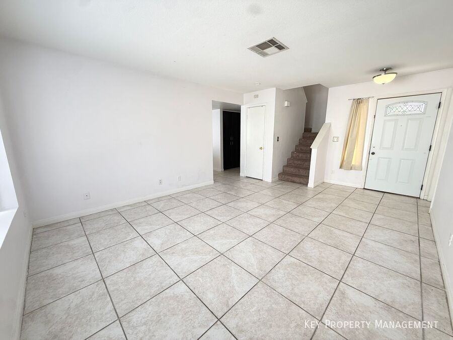 2066 Waverly Cir - Photo 5 of 34