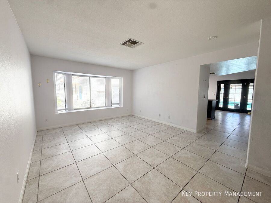 2066 Waverly Cir - Photo 6 of 34