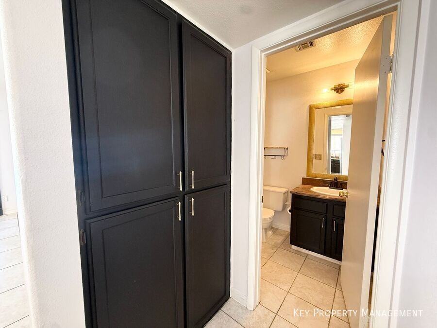 2066 Waverly Cir - Photo 7 of 34